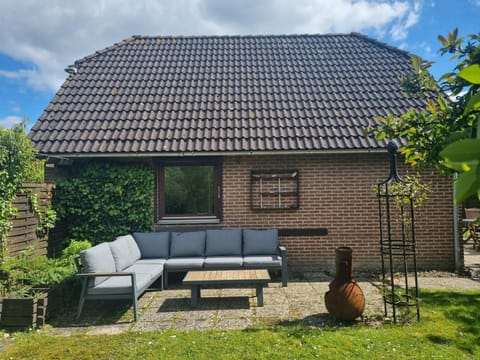 6 persoons ruime vrijstaande vakantiewoning aan Veerse meer House in Wolphaartsdijk