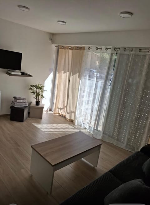 Studio/appartement Menton proche de la gare et de la mer Apartment in Menton