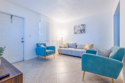 Enjoy Miami Top Location & Free Parking Book Now Apartment in Coral Gables