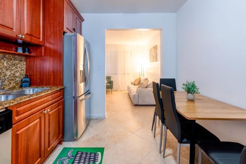 Enjoy Miami Top Location & Free Parking Book Now Apartment in Coral Gables