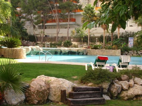 Garden, Area and facilities, Swimming pool