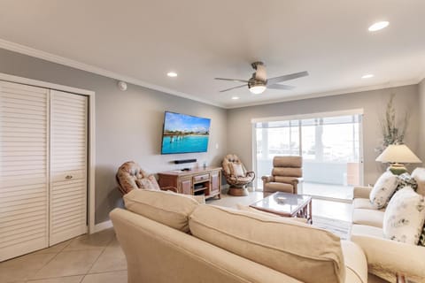 1200-406 Embrace Spectacular Water Views House in Siesta Beach