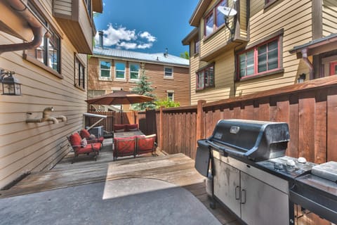 Badgerland Park City - Summer Escape with Year-Round Recreation, Mountain Trail and Private Hot Tub! House in Park City