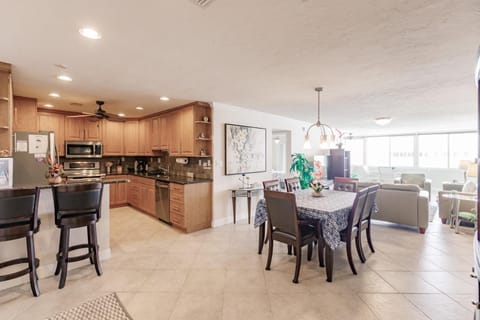 1125-702 Embrace Stunning Beach Views House in Siesta Beach