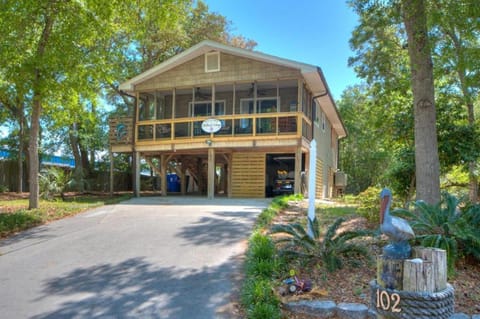 Shellease Cottage House in Oak Island