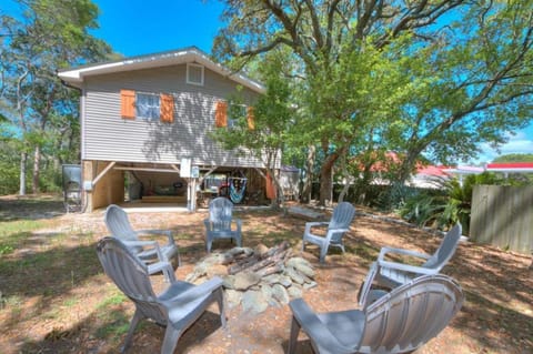 Shellease Cottage House in Oak Island