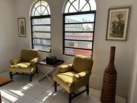 Spacious Unit with 5BR, 3BA Perfect for Big Groups, Near Ocean Park Beach Apartment in San Juan