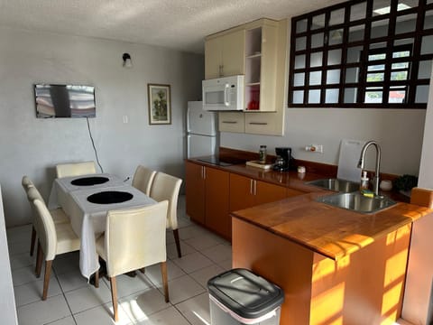 Spacious Unit with 5BR, 3BA Perfect for Big Groups, Near Ocean Park Beach Apartment in San Juan