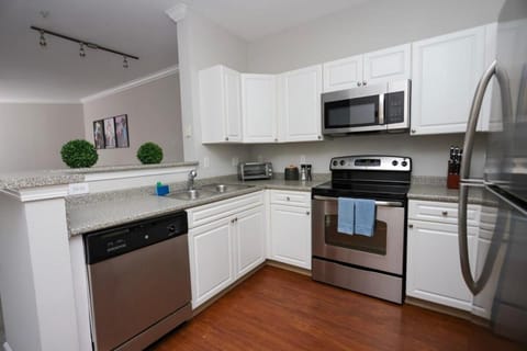 Comfortable Apartment with Pool Gym & other Amenities #2306 Condo in Woburn
