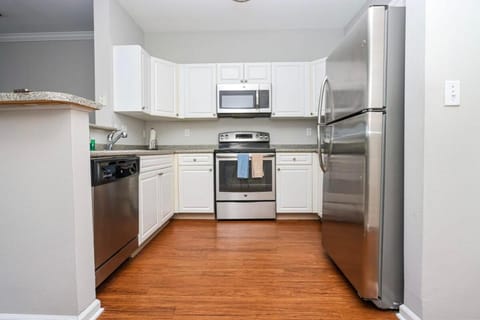Comfortable Apartment with Pool Gym & other Amenities #2306 Condo in Woburn