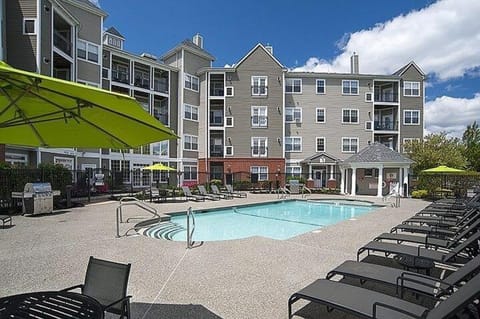 Comfortable Apartment with Pool Gym & other Amenities #3304 Condo in Woburn