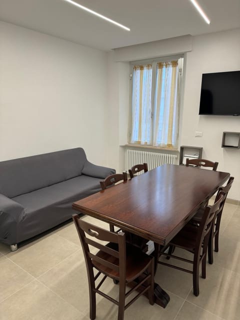 TV and multimedia, Living room, Dining area