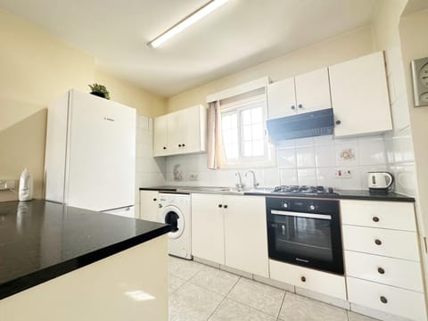 Kitchen or kitchenette, pet friendly, stove, toaster, washing machine