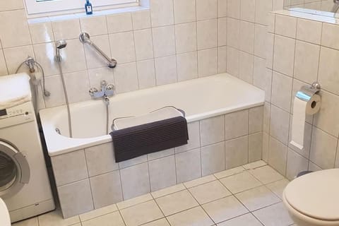 !!! Wohnung in Tauberbischofsheim am Brennerring !!! Tolle Lage / Ferienwohnung / Urlaub / Handwerkerunterkunft / im Erdgeschoss Apartment in Tauberbischofsheim