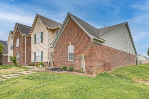 Horn Lake Townhome 14 Mi to Downtown Memphis! Haus in Horn Lake