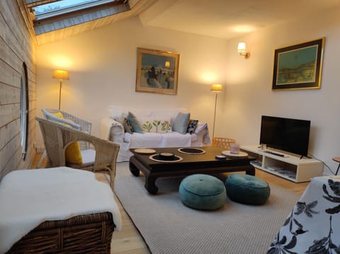 TV and multimedia, Living room, Dining area