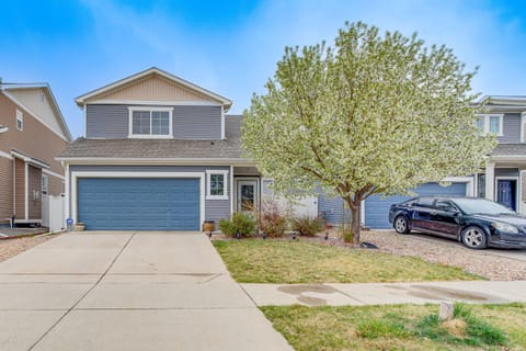 Inviting Denver Home with Yard about 6 Mi to Airport! Haus in Commerce City