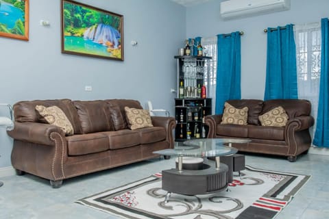 Christal Sunshine Vacation rental in Portmore