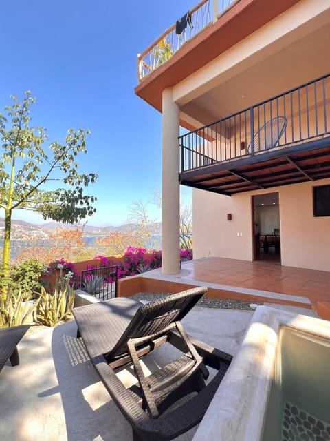 View (from property/room), Balcony/Terrace, Seating area, Dining area, Pool view, Swimming pool, sunbed