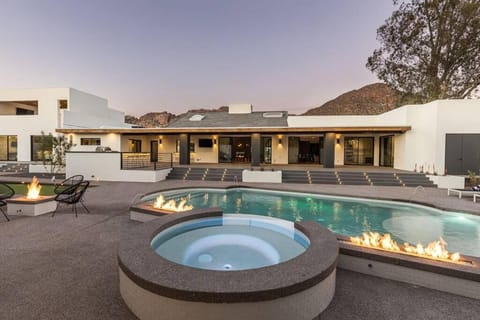 Luxury Micro-Resort, Theater, Sauna, Heated Pool House in Phoenix