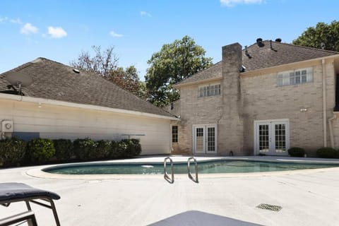 Houston Luxury 4br/3ba and Pool Haus in Sugar Land