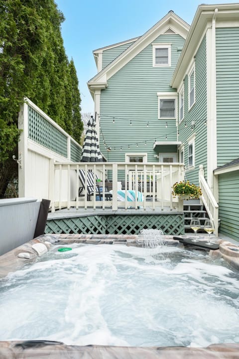 Patio, Natural landscape, Hot Tub