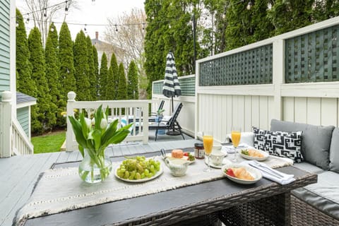 Spring, Day, Garden, View (from property/room), Balcony/Terrace, Seating area, Garden view, Drinks