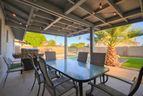 Tempe Getaway - Pool - Putting Green House in Tempe