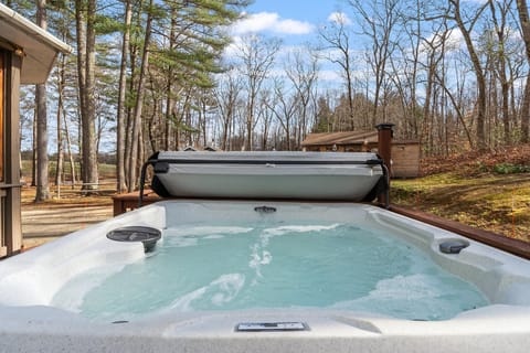 NEW! Woodland Retreat - Hot tub Game Room Firepit House in Tamworth