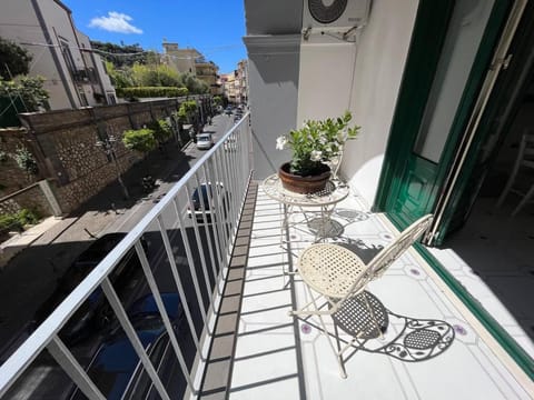 Patio, Balcony/Terrace, Street view