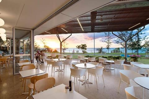 Sensational Sunsets & Ocean Views from Top Floor Condo in Darwin