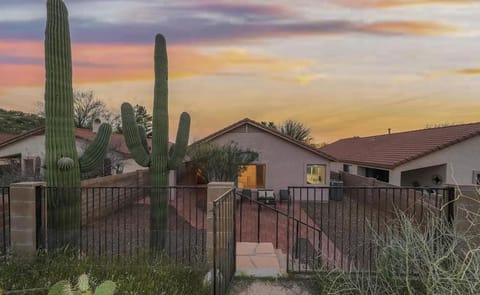 Home with Backyard Access to Catalina State Park and outstanding mountains view! Casa in Oro Valley