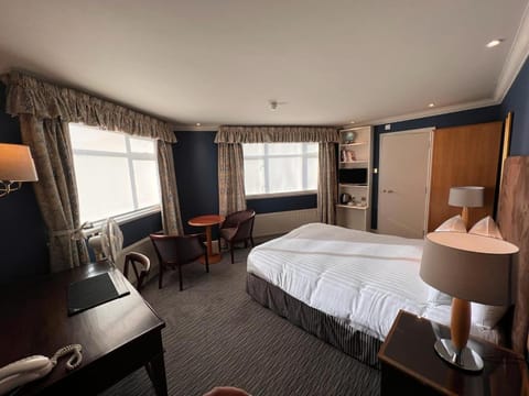 Hotel Manor - Datchet, Windsor Hotel in Slough