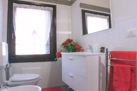 Toilet, Bathroom, towels