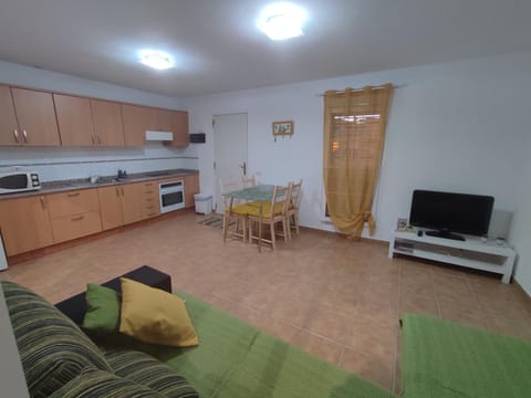 TV and multimedia, Kitchen or kitchenette, Dining area, minibar, pet friendly, stove