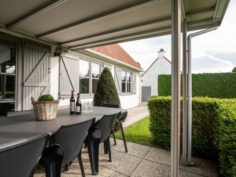 Holiday Home Zeewind II by Interhome House in Bredene