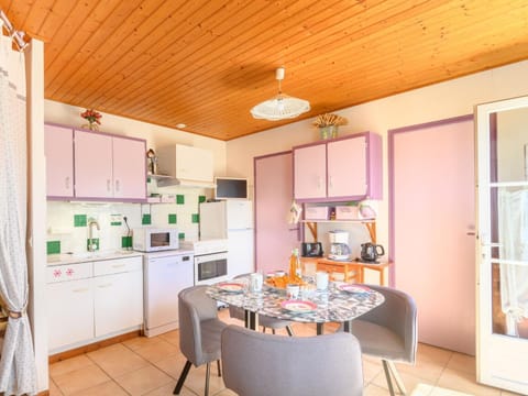 Holiday Home Lilas by Interhome House in Noirmoutier-en-l'Île