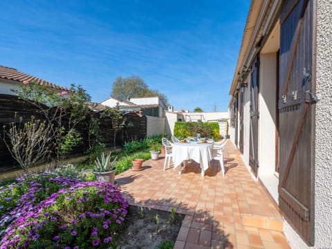 Holiday Home La maison du carignan by Interhome House in Narbonne