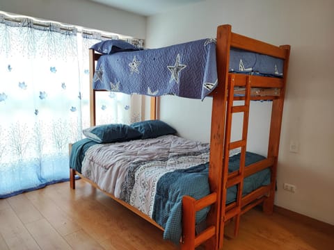 Bedroom, bunk bed