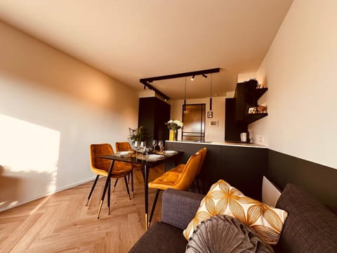 Kitchen or kitchenette, Seating area, Dining area