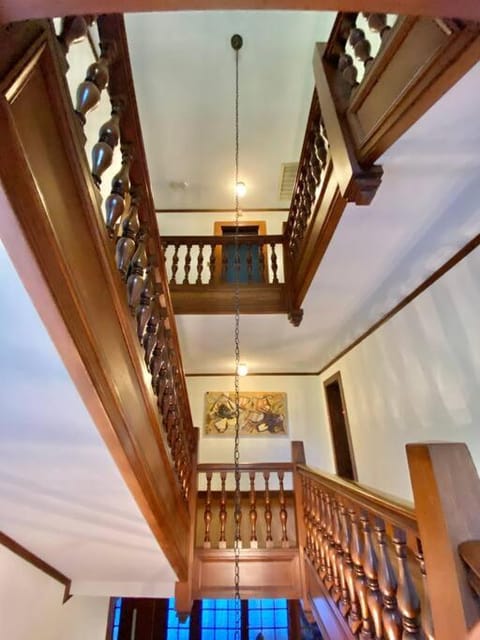 Elegant Mansion-Sleeps 20-Minutes from Clinic & Downtown House in Shaker Heights
