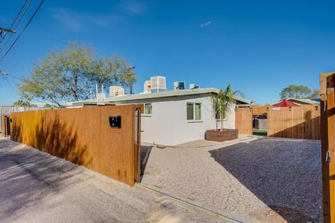 Tucson Spring Street - right unit - New - Chic Duplex in Tucson - UofA -1 of 2 House in Catalina Foothills