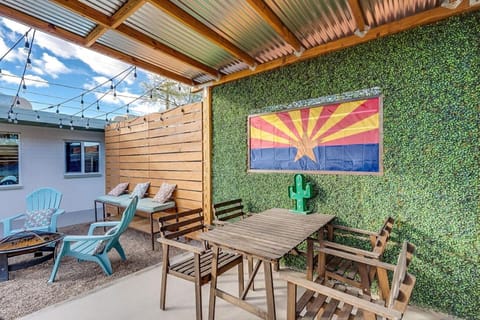 Tucson Spring Street - right unit - New - Chic Duplex in Tucson - UofA -1 of 2 House in Catalina Foothills