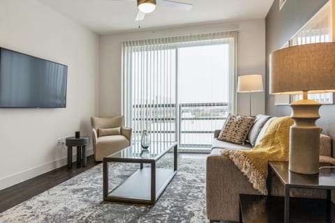 Landing at City North - 1 Bedroom in Valley Ranch Apartment in Farmers Branch