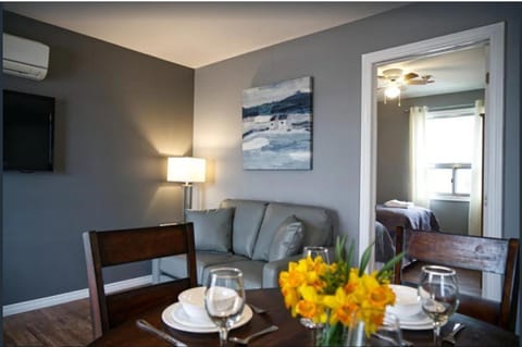 2 Bedroom Harbor Front Condo 10L Haus in Otonabee-South Monaghan