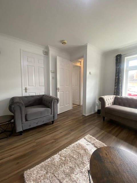 Captivating 3-Bed House in Strood Rochester Kent Casa in Rochester
