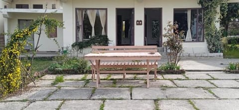 Patio, Dining area, Garden view