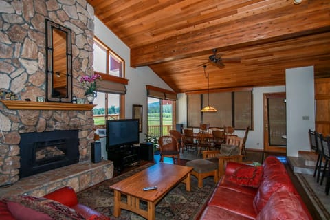 TV and multimedia, Living room, Seating area