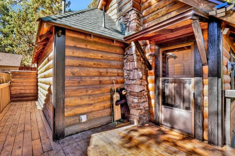 Maltby modern log cabin #2307 House in Big Bear