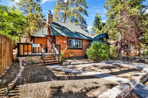 Maltby modern log cabin #2307 House in Big Bear